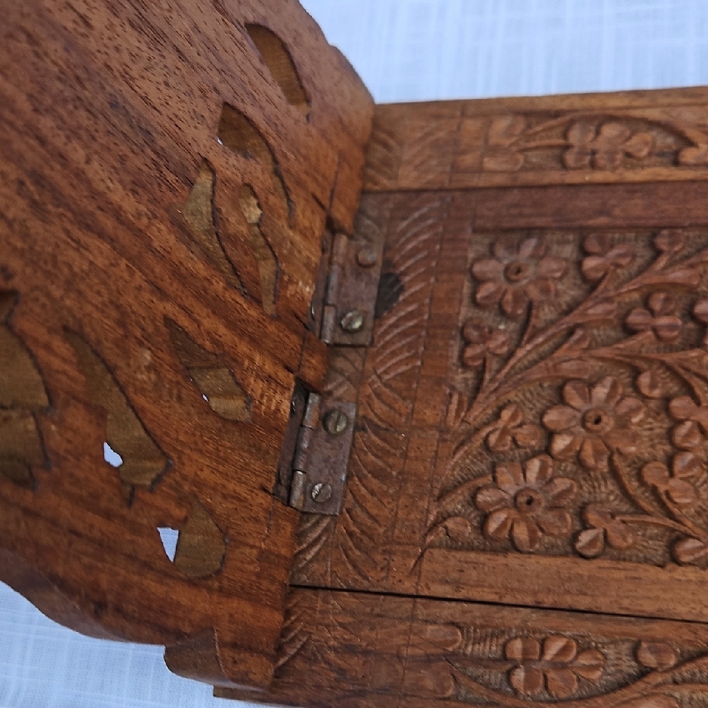 VINTAGE  NEW  ELEPHANT  HANDCARVED  BROWN FLORAL WOOD BOOK STAND HOLDER